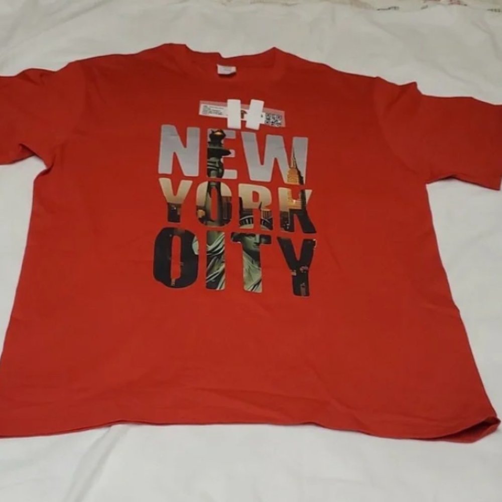 Nova Chic Men's New York City Graphic T-Shirt in Red Size M NWOT